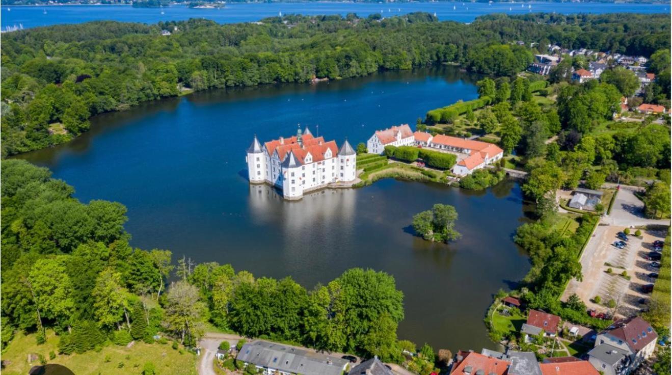 Ferienwohnung Am Schlosspark Gluecksburg Exterior photo